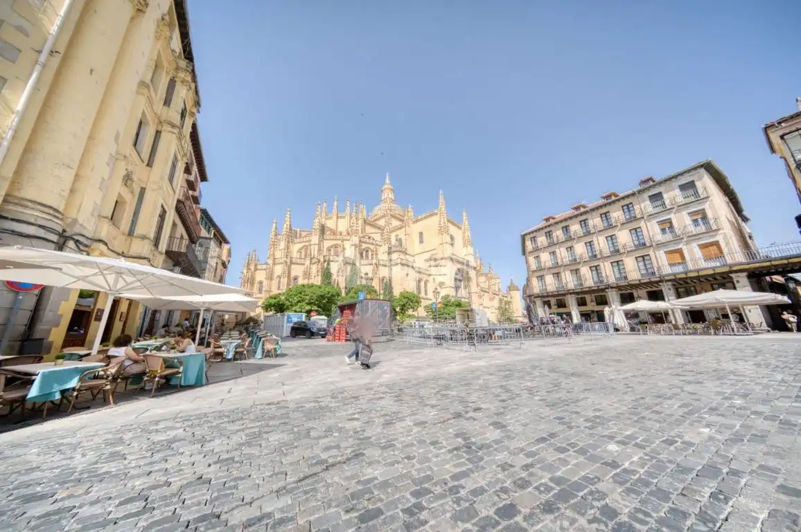 Vista exterior de Pis en venda en Segovia amb Calefacció