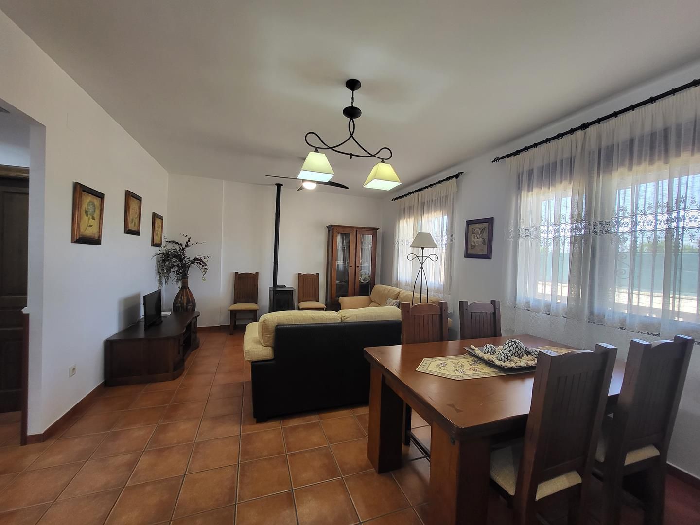 Sala d'estar de Casa o xalet en venda en Pozoamargo amb Calefacció, Terrassa i Traster