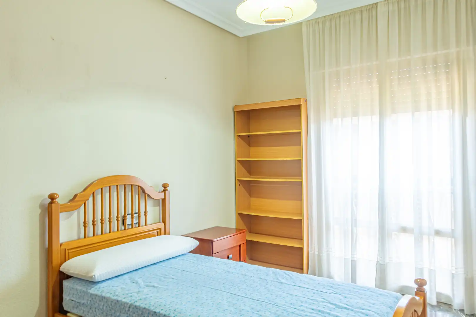 Habitación de Piso de alquiler en Linares con Aire acondicionado, Terraza y Amueblado