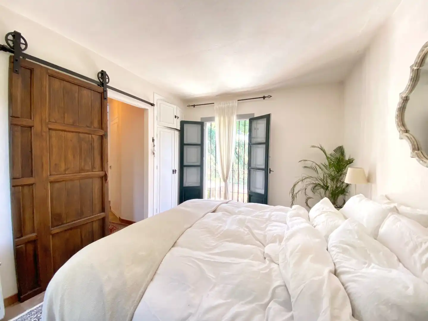 Habitación de Casa adosada en venta en Marbella con Jardín privado, Terraza y Piscina