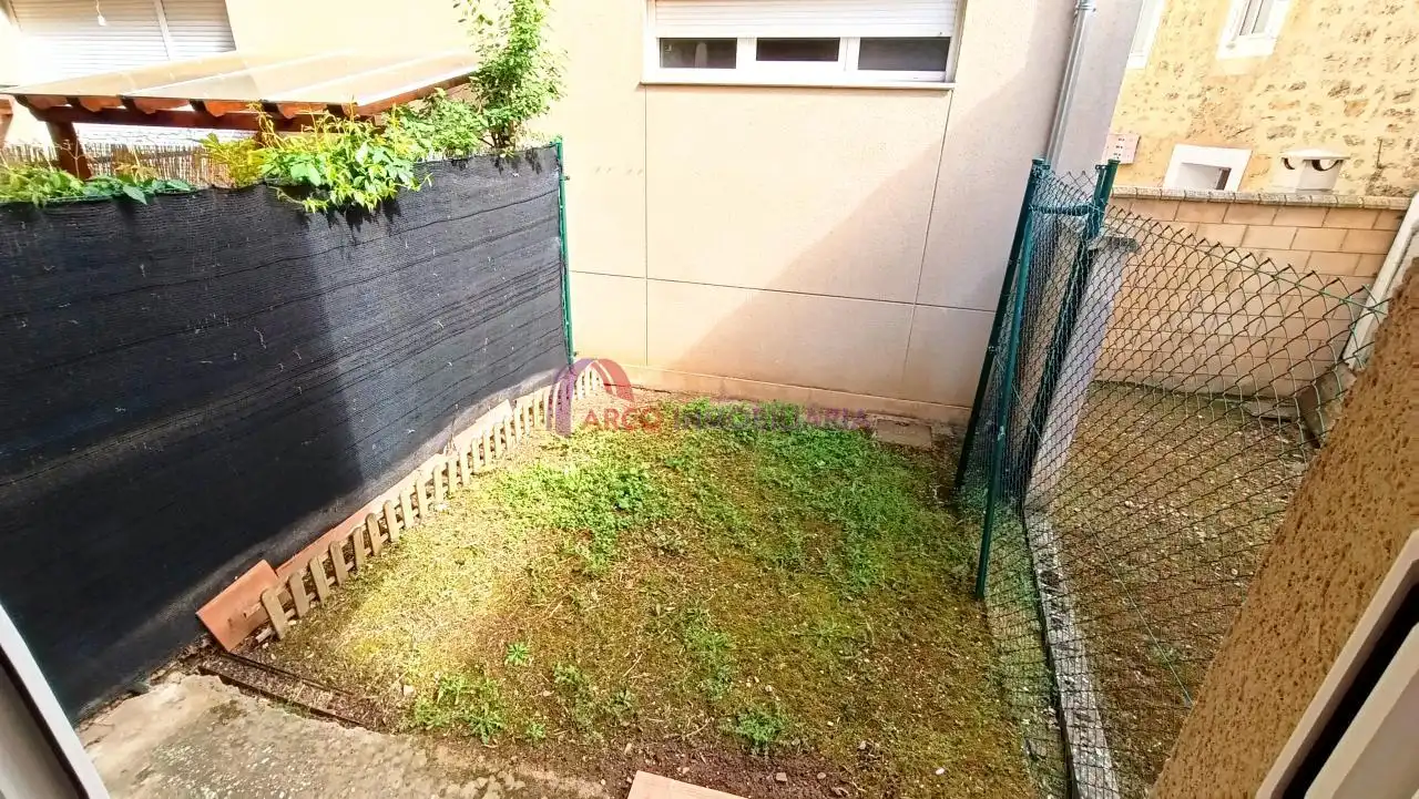 Jardí de Casa adosada en venda en Burgos amb Calefacció, Terrassa i Traster