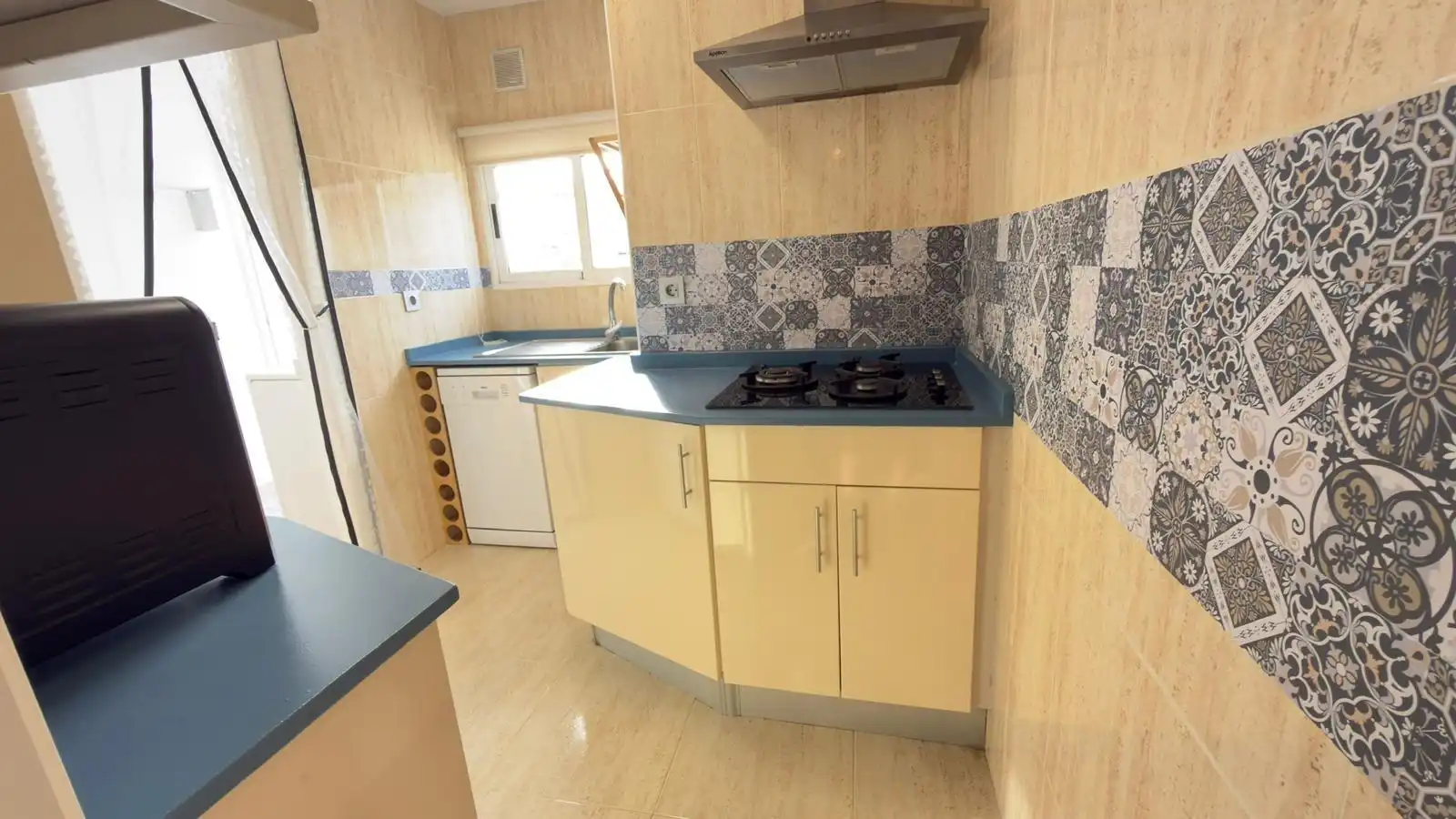 Küche von Wohnung zum Verkauf in Alicante / Alacant mit Klimaanlage, Heizung und Privatgarten