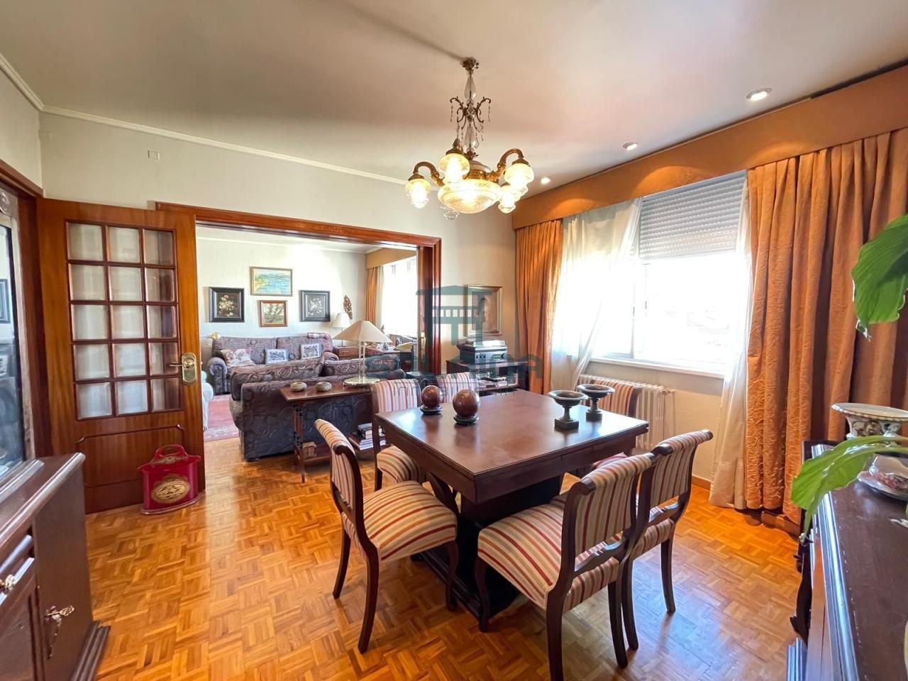 Comedor de Piso en venta en Ourense Capital  con Calefacción, Parquet y Trastero