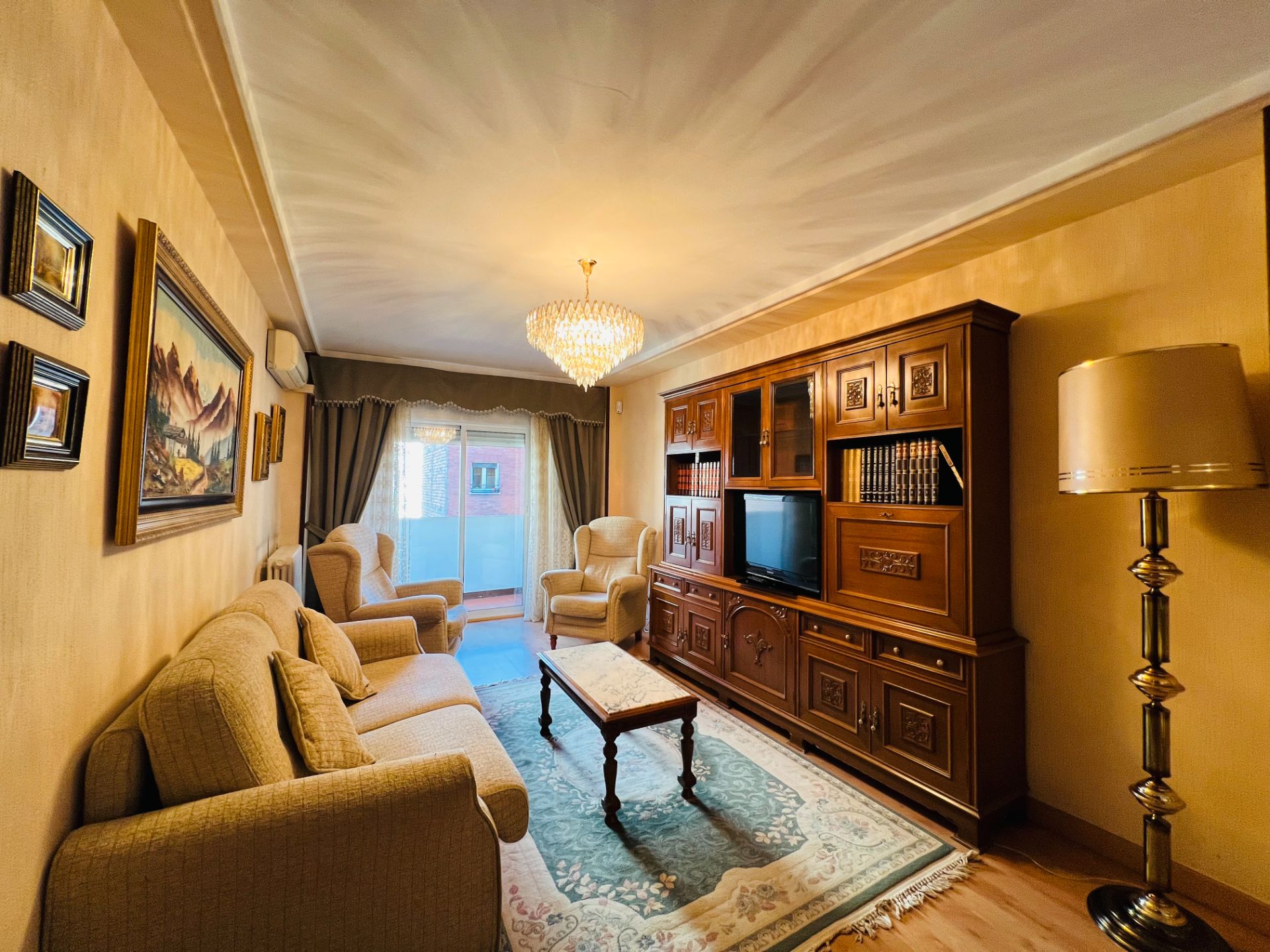Living room of Flat for sale in  Zaragoza Capital  with Air Conditioner, Heating and Furnished