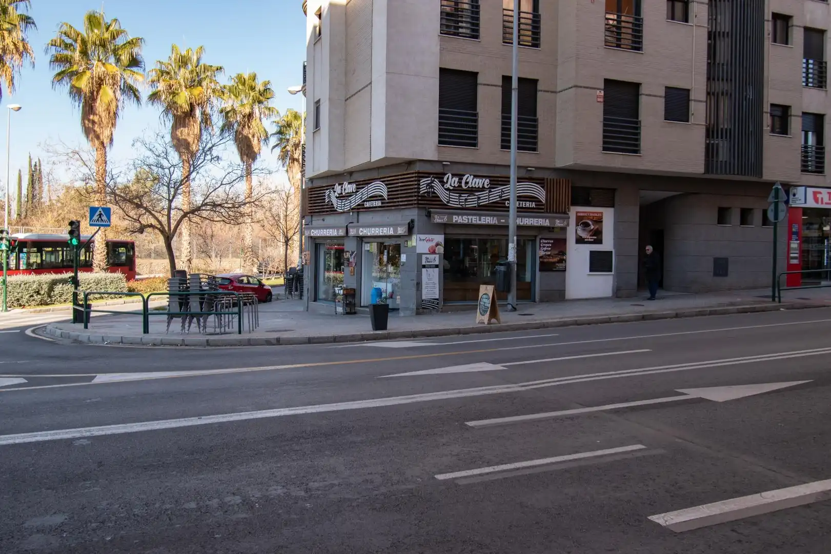 Vista exterior de Local en venta en Granada