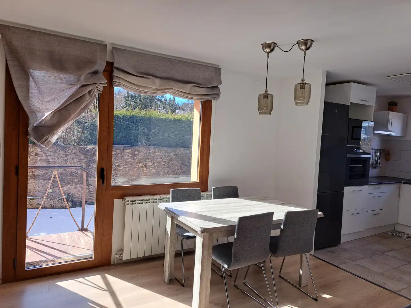 Menjador de Casa o xalet en venda en Fontanals de Cerdanya amb Calefacció, Terrassa i Moblat