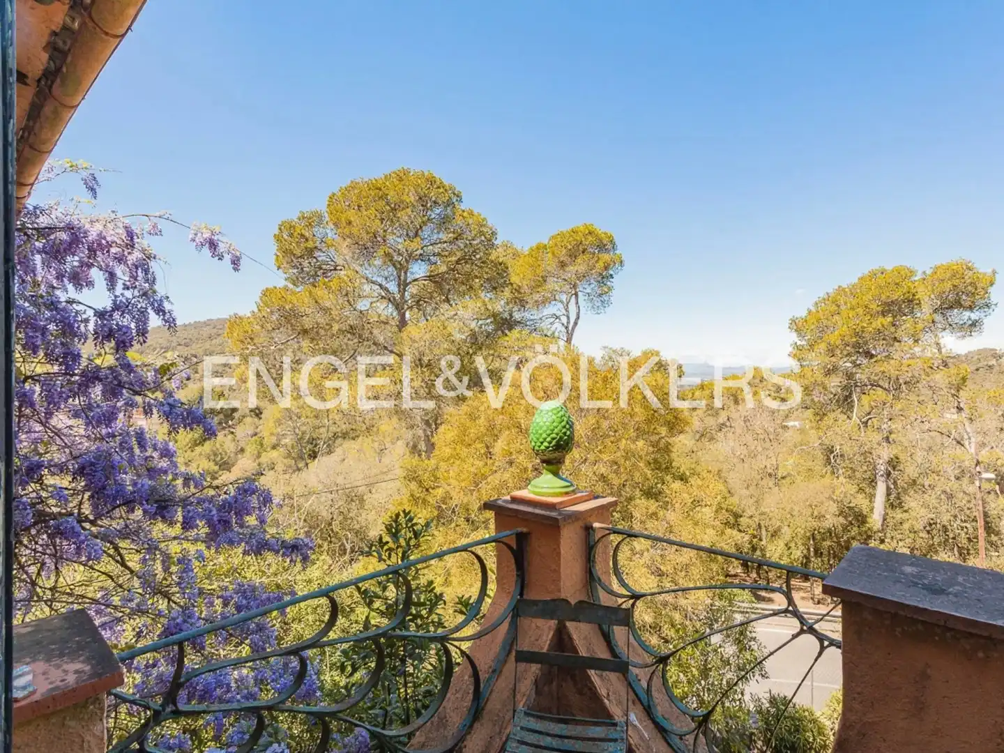 Vista exterior de Casa o xalet en venda en Barcelona amb Calefacció, Jardí privat i Terrassa