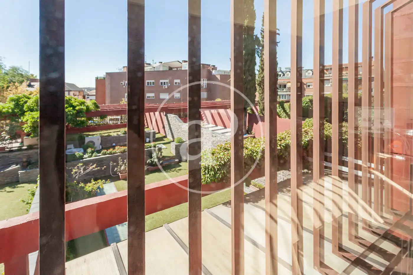 Vista exterior de Casa adosada en venda en Madrid amb Calefacció, Jardí privat i Terrassa