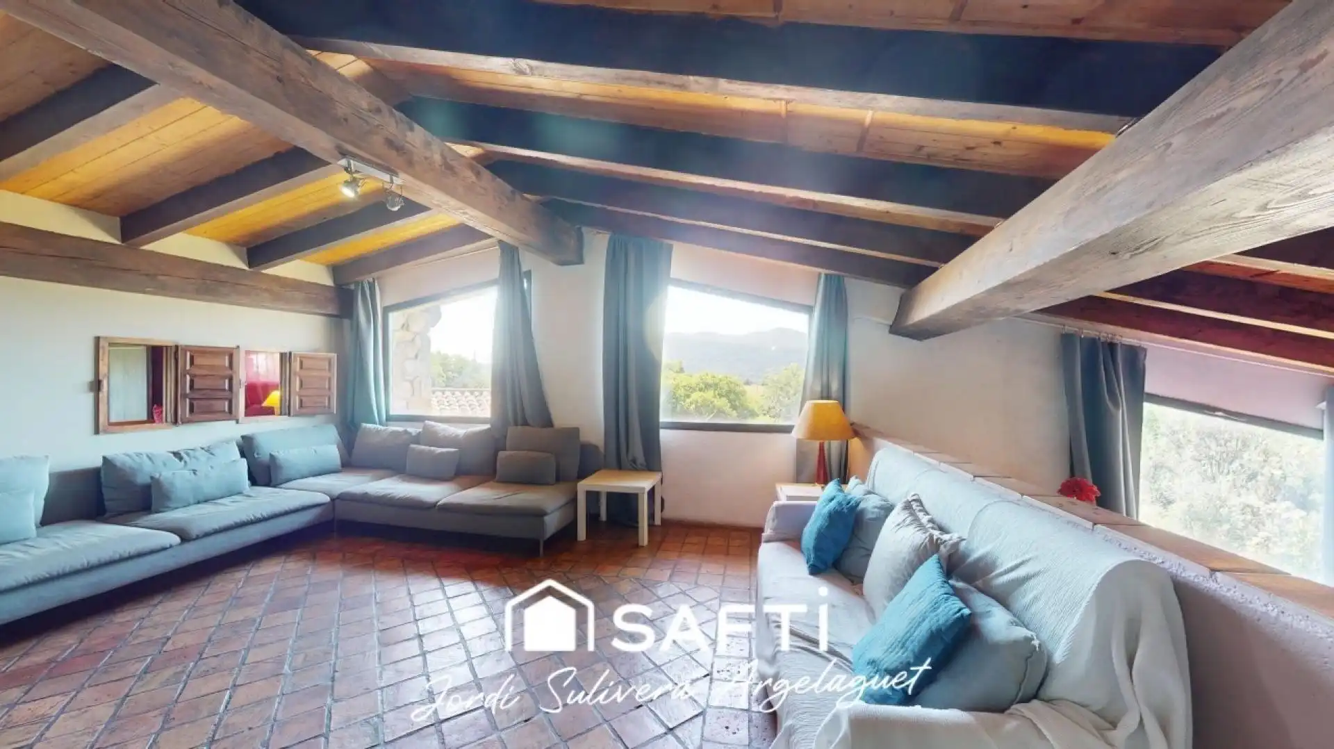 Sala d'estar de Finca rústica en venda en Argelaguer amb Aire condicionat