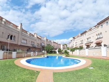 Reihenhaus mit Balkon zum Verkauf in El Francàs