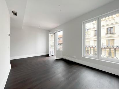 Living room of Flat to rent in  Madrid Capital  with Air Conditioner, Heating and Oven