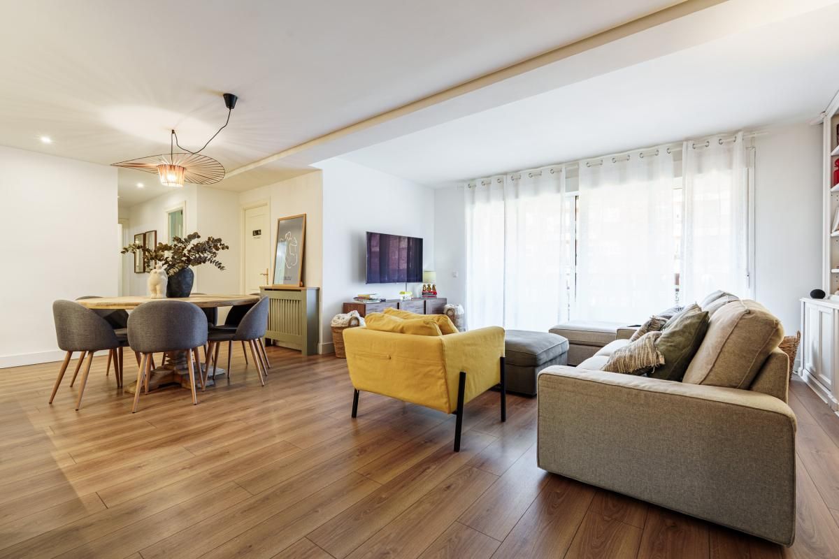 Living room of Flat for sale in Pozuelo de Alarcón  with Air Conditioner, Heating and Terrace