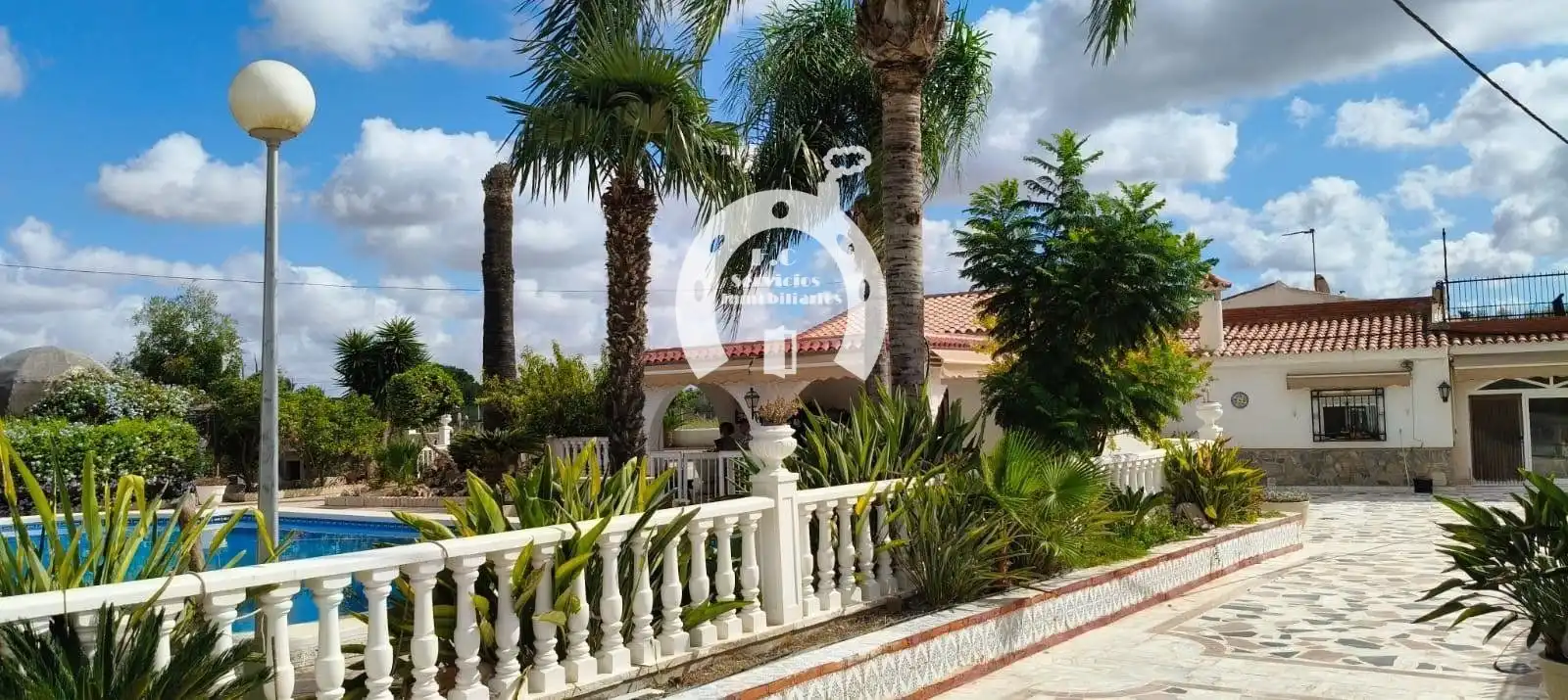 Vista exterior de Casa o xalet en venda en Elche / Elx amb Aire condicionat, Terrassa i Traster