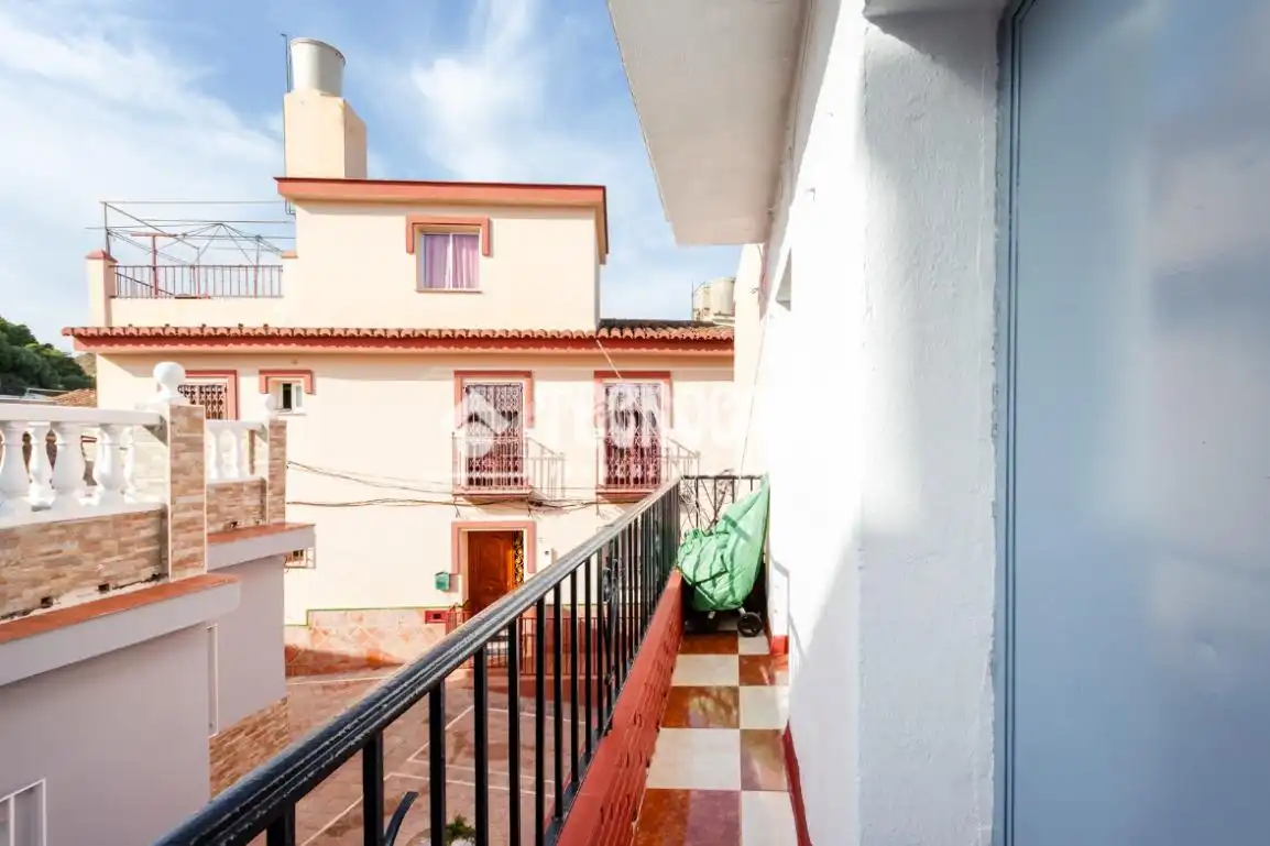 Vista exterior de Casa o xalet en venda en Vélez-Málaga amb Terrassa i Balcó