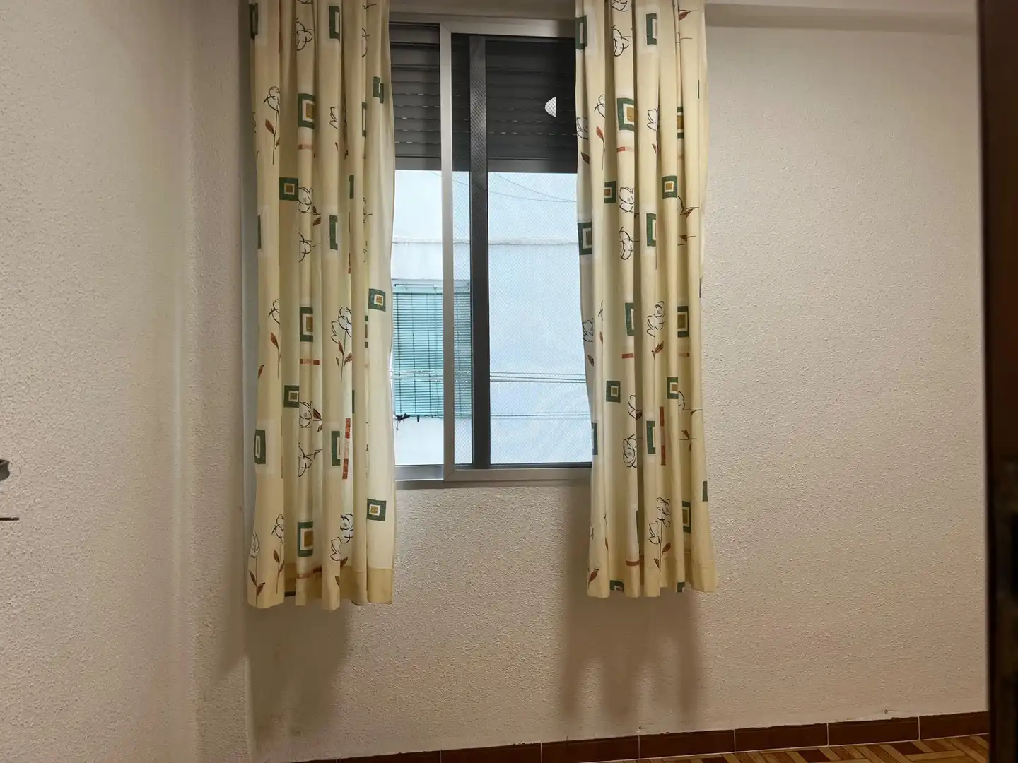 Bedroom of Flat for sale in Valencia  with Air Conditioner and Alarm