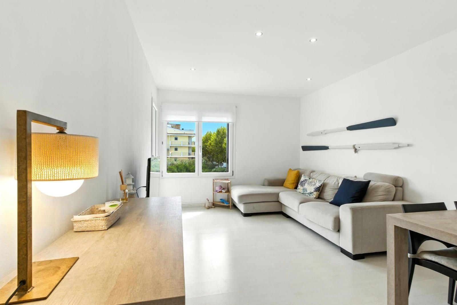 Sala d'estar de Apartament en venda en Empuriabrava amb Calefacció, Terrassa i Piscina