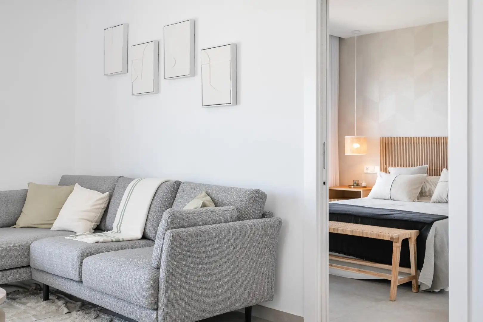 Wohnzimmer von Erdgeschoss zum Verkauf in Santa Pola mit Klimaanlage, Heizung und Privatgarten