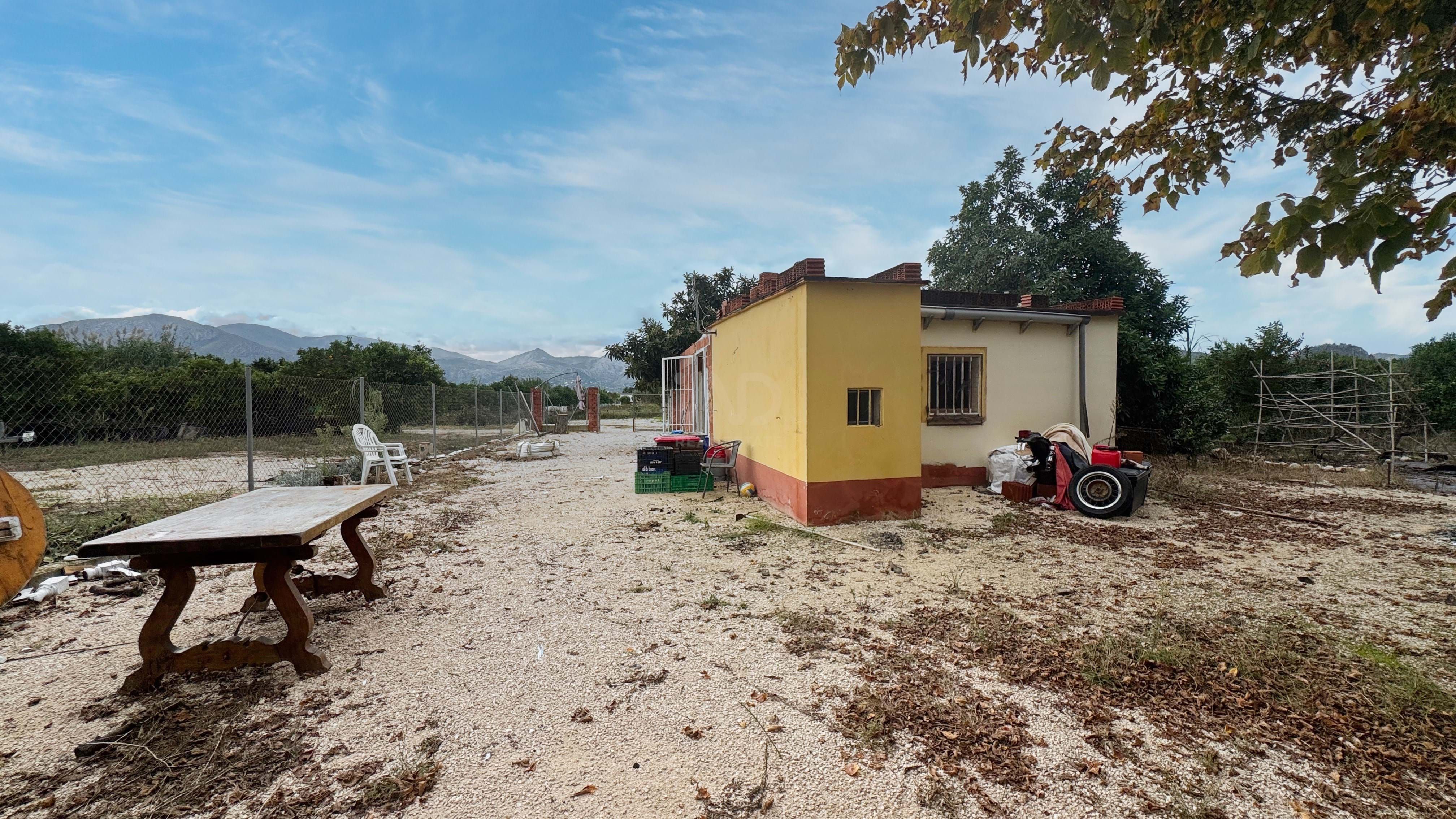 Country house for sale in Pego