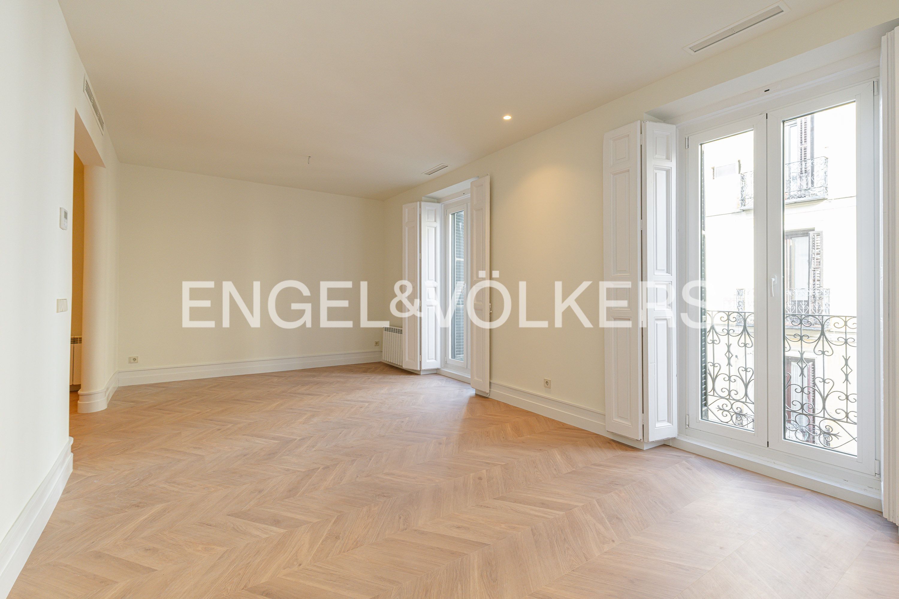 Exterior view of Flat for sale in  Madrid Capital  with Air Conditioner, Heating and Balcony