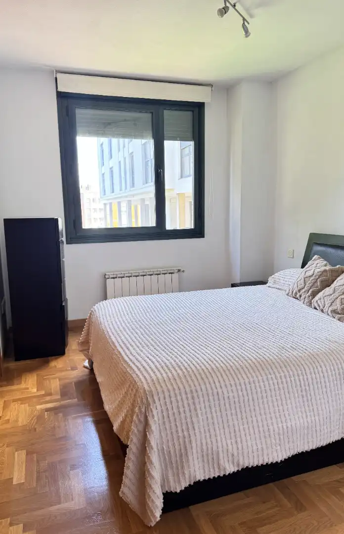 Habitación de Piso en venta en Avilés con Calefacción, Parquet y Terraza