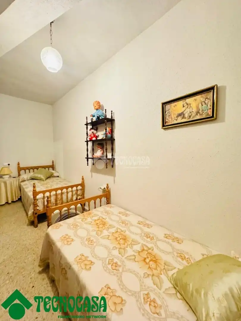 Habitación de Casa adosada en venta en Los Navalmorales con Aire acondicionado y Terraza
