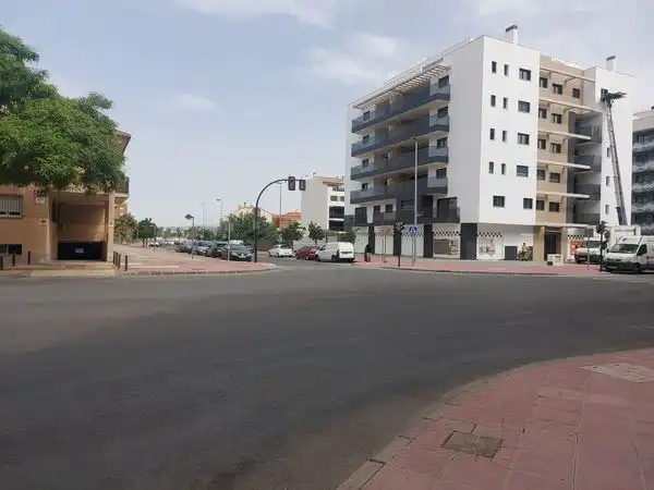 Local comercial en venda a Avenida de la Marina Española 18