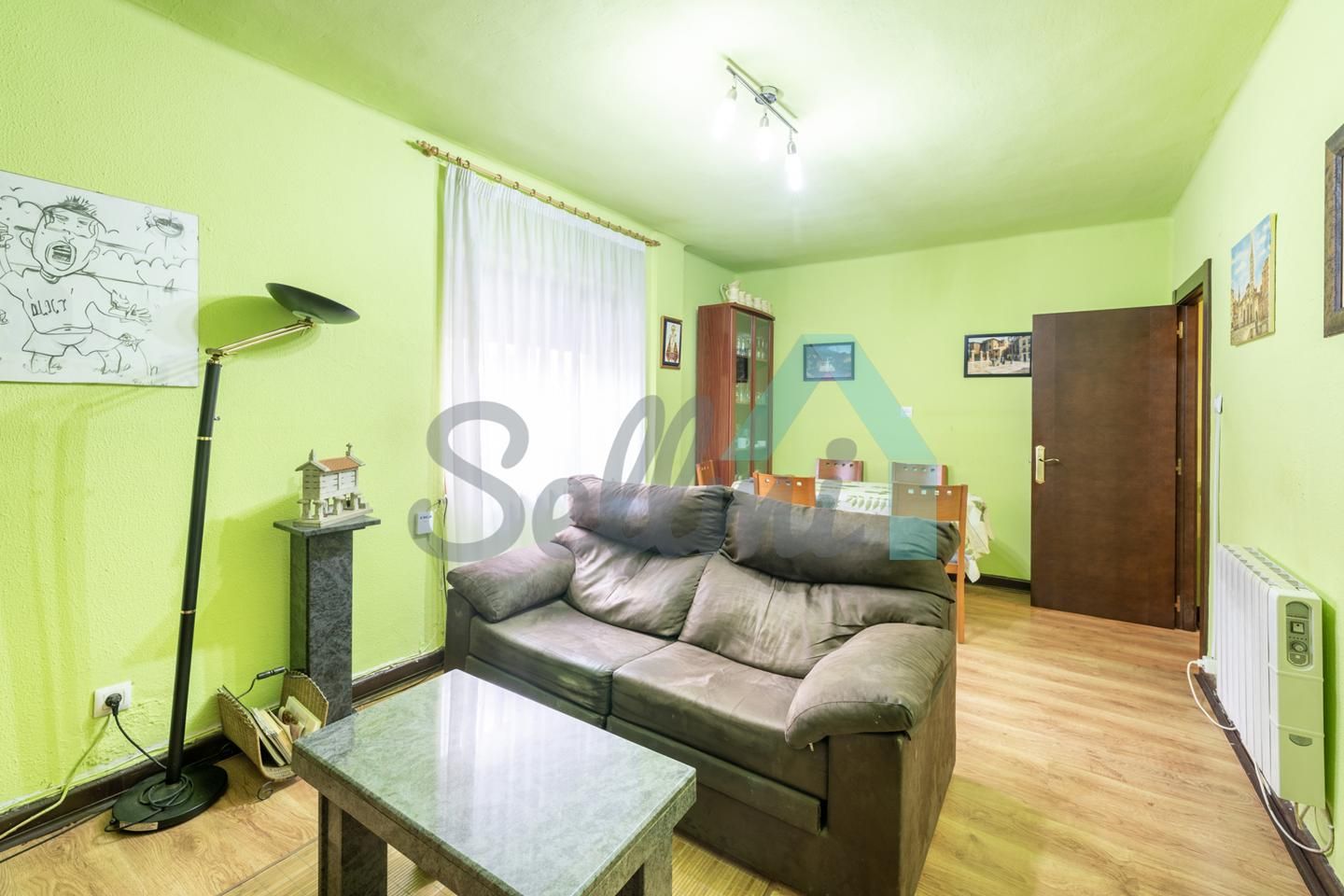 Sala d'estar de Planta baixa en venda en Oviedo  amb Calefacció i Moblat