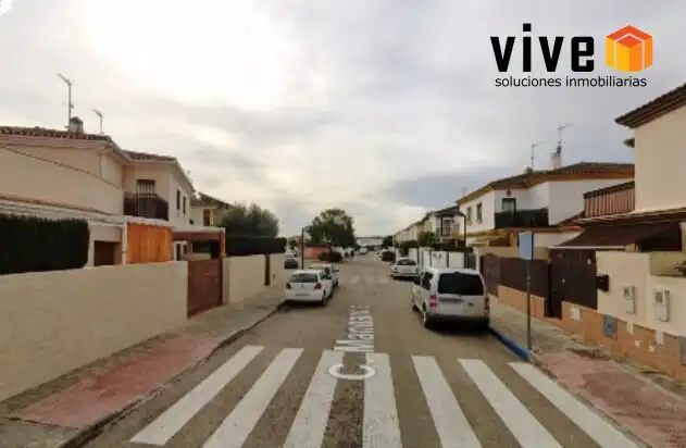 Vista exterior de Casa adosada en venda en Gelves amb Terrassa
