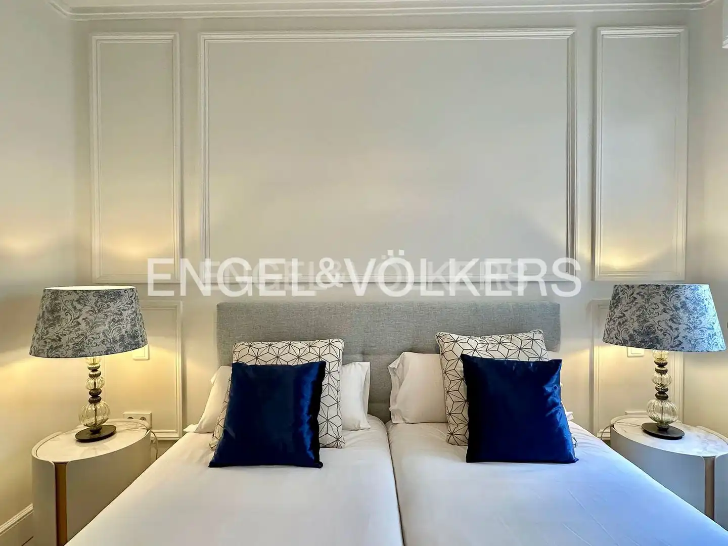 Bedroom of Flat for rent in Madrid  with Air Conditioner, Heating and Furnished