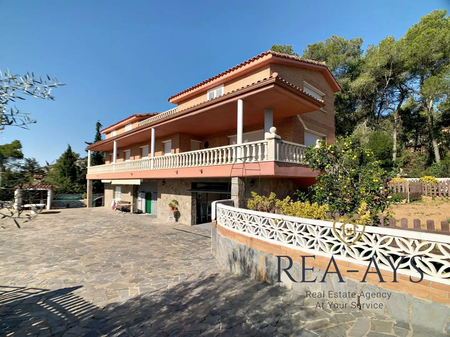 Vista exterior de Casa o chalet en venta en Vallirana con Jardín privado, Terraza y Trastero