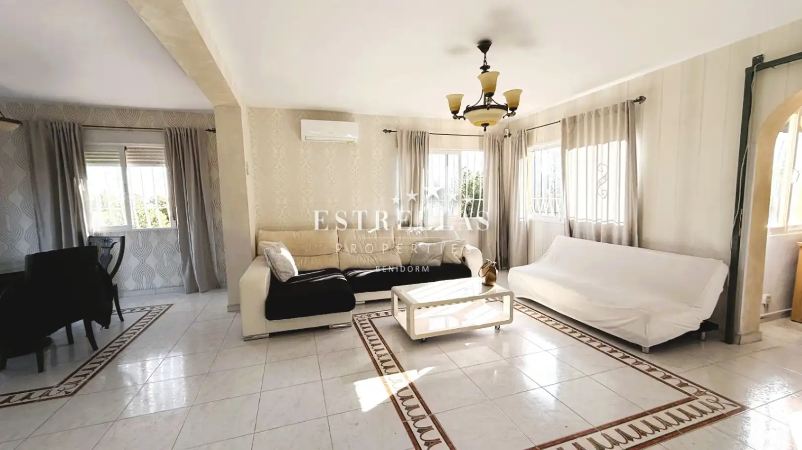 Sala de estar de Casa o chalet en venta en La Nucia con Aire acondicionado, Calefacción y Jardín privado