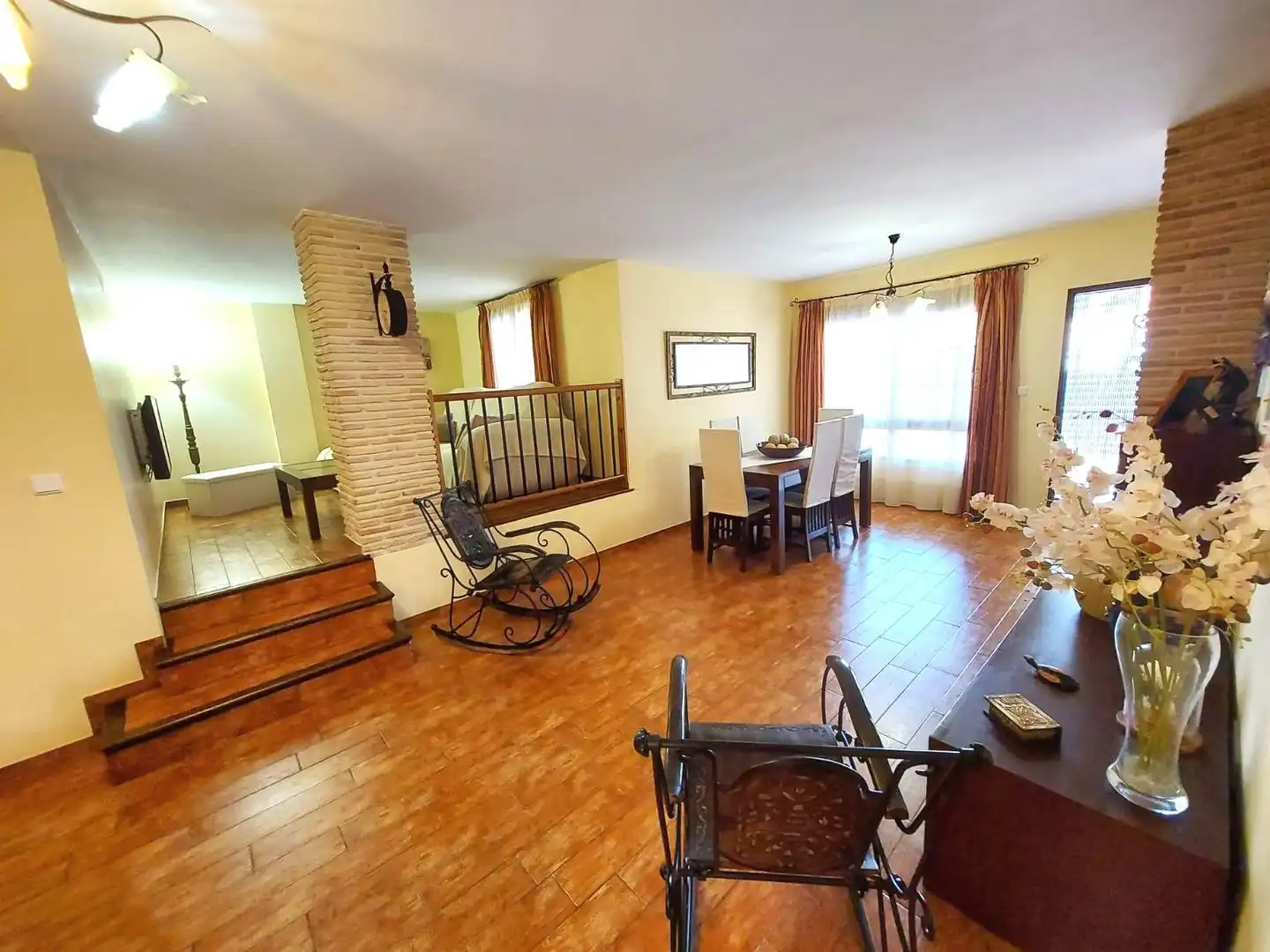 Sala d'estar de Casa adosada en venda en Calasparra amb Parquet, Terrassa i Traster