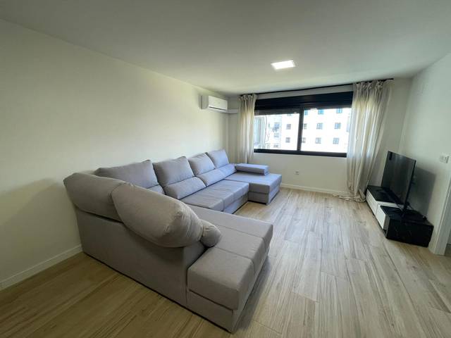 Piso en Alquiler en Calle Pintor Cabrera en Ensanche - Diputación