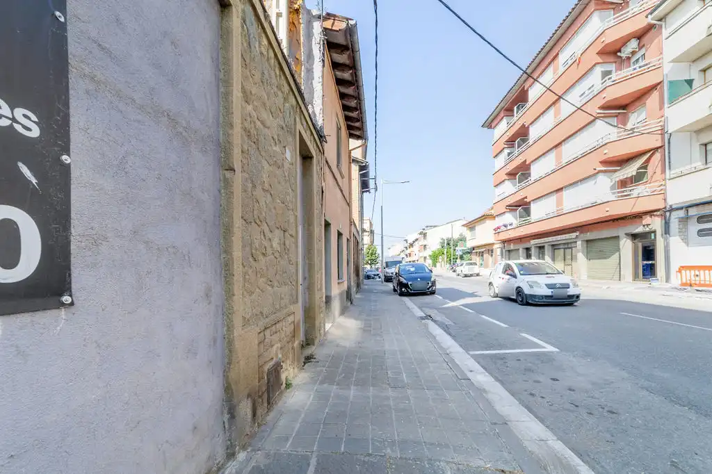 Exterior view of Office for sale in Manlleu