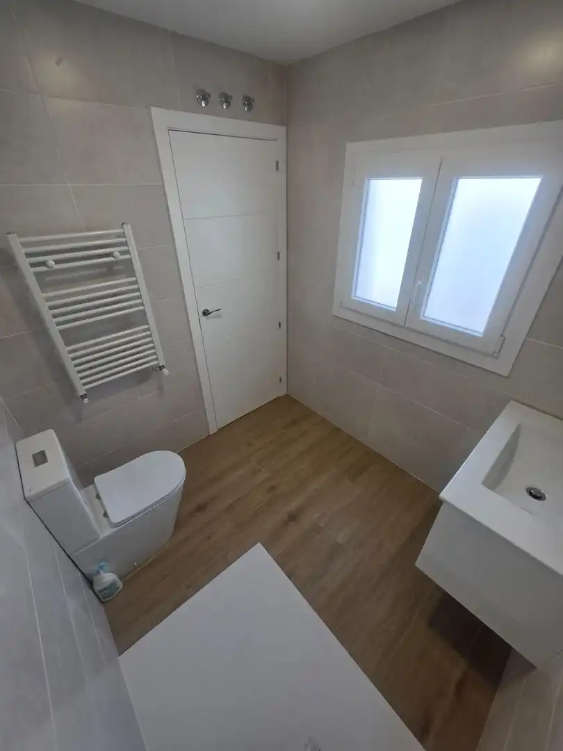 Badezimmer von Haus oder Chalet zum Verkauf in Pinto mit Klimaanlage und Terrasse
