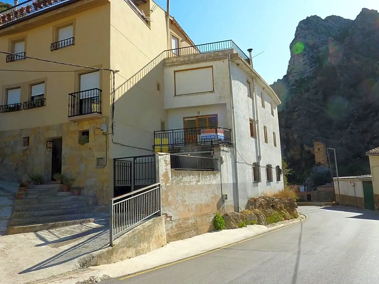 Vista exterior de Casa adosada en venda en Arnedillo amb Calefacció, Terrassa i Balcó