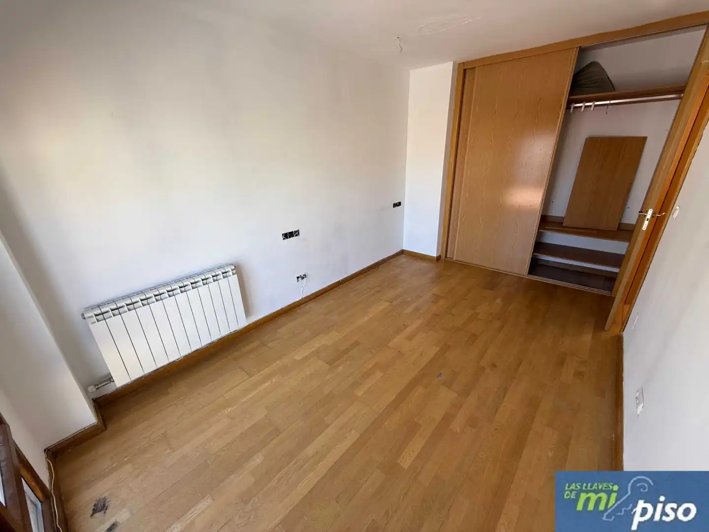 Dormitori de Casa adosada en venda en Corcos amb Calefacció, Jardí privat i Parquet