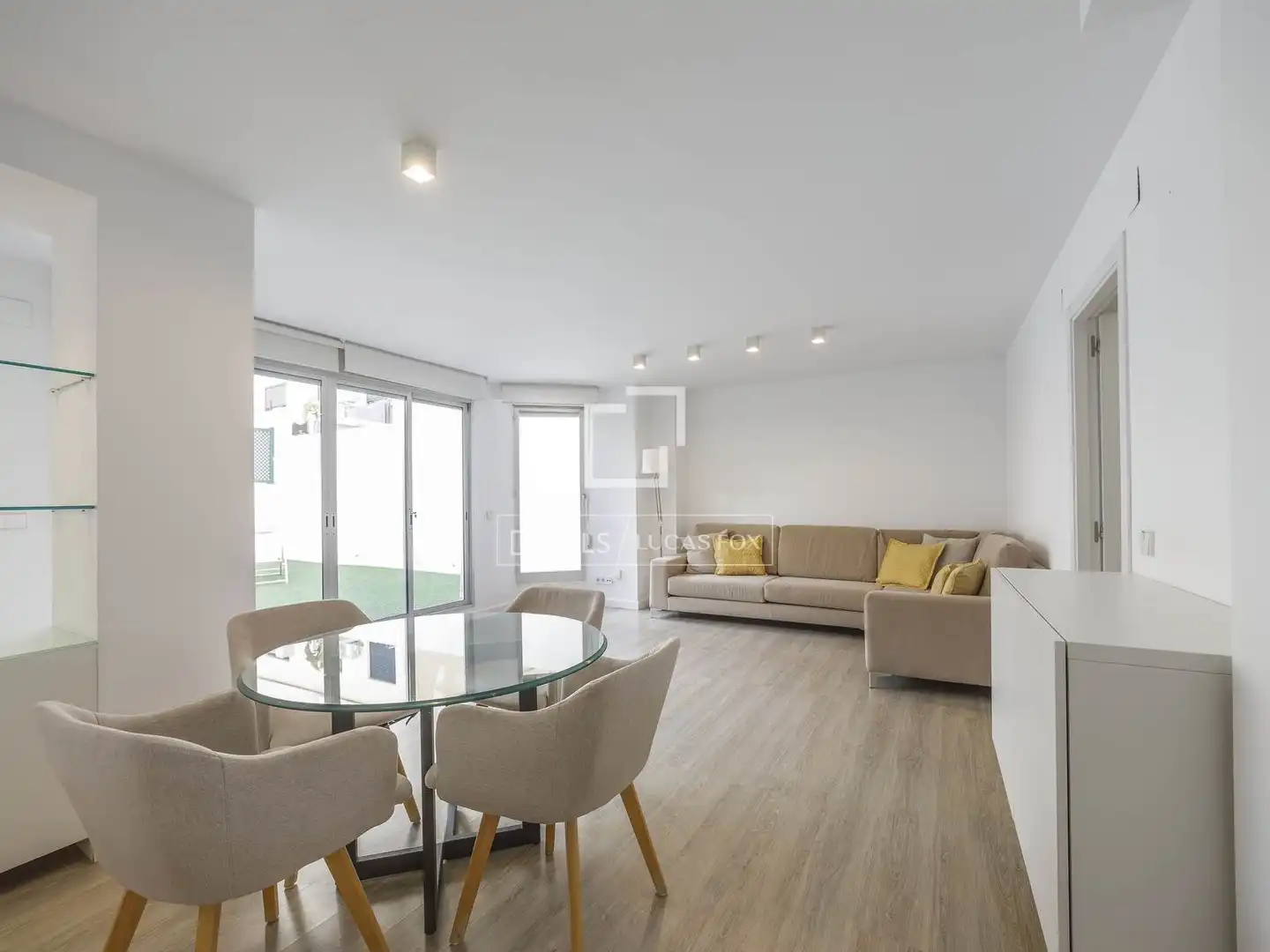 Außenansicht von Wohnung zur Miete in Valencia mit Klimaanlage, Heizung und Parkett