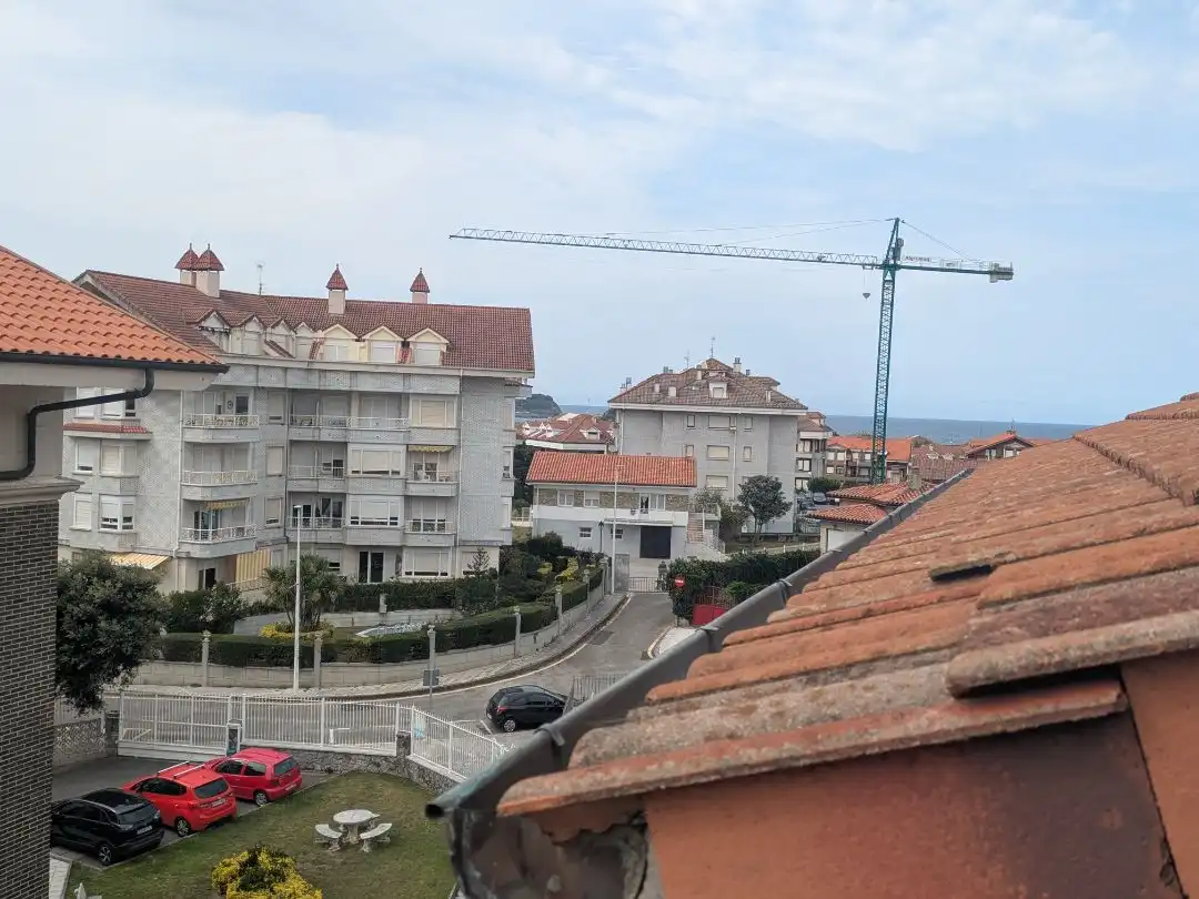 Vista exterior de Pis en venda en Noja amb Terrassa, Piscina i Balcó