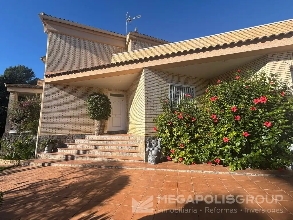 Vista exterior de Casa o chalet en venta en Sant Vicenç Dels Horts con Jardín privado, Terraza y Piscina
