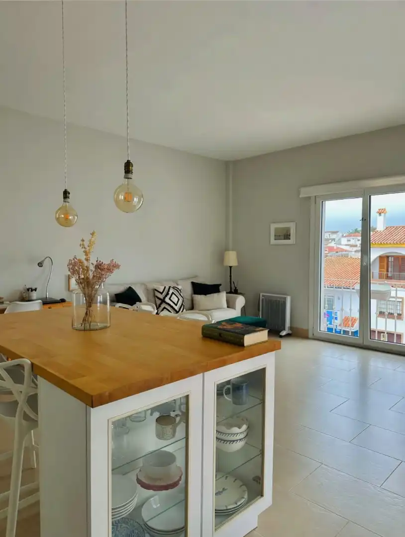 Sala d'estar de Apartament en venda en Sotogrande amb Aire condicionat, Moblat i Balcó
