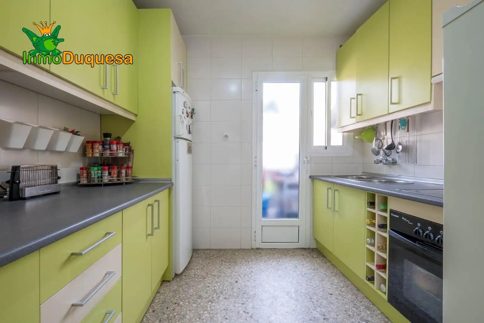 Kitchen of Flat for sale in Granada  with Air Conditioner, Heating and Terrace