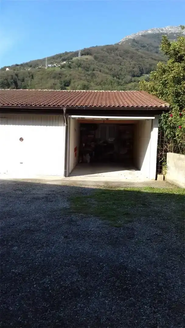 Parking de Planta baja en venta en Lena con Jardín privado, Trastero y Amueblado