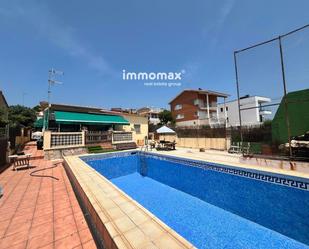 Swimming pool of House or chalet for sale in Vilanova i la Geltrú  with Air Conditioner, Heating and Private garden