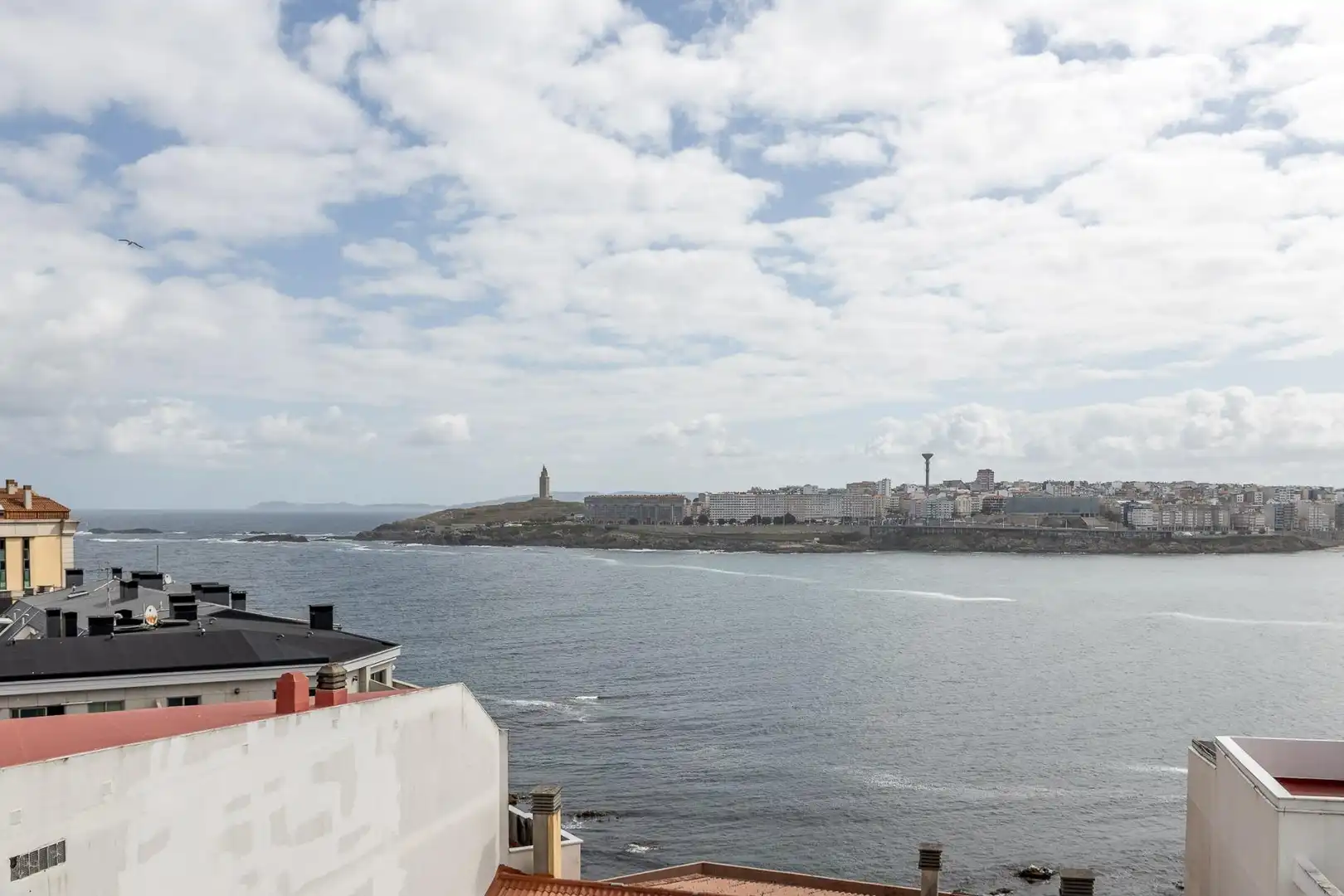 Außenansicht von Dachboden zum Verkauf in A Coruña Capital  mit Heizung und Terrasse