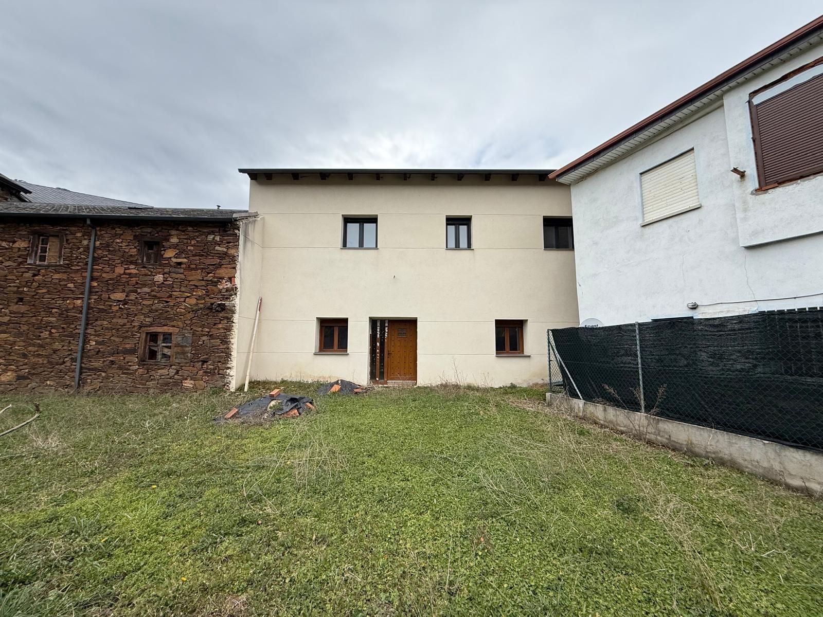 Außenansicht von Country house zum verkauf in Torre del Bierzo mit Heizung