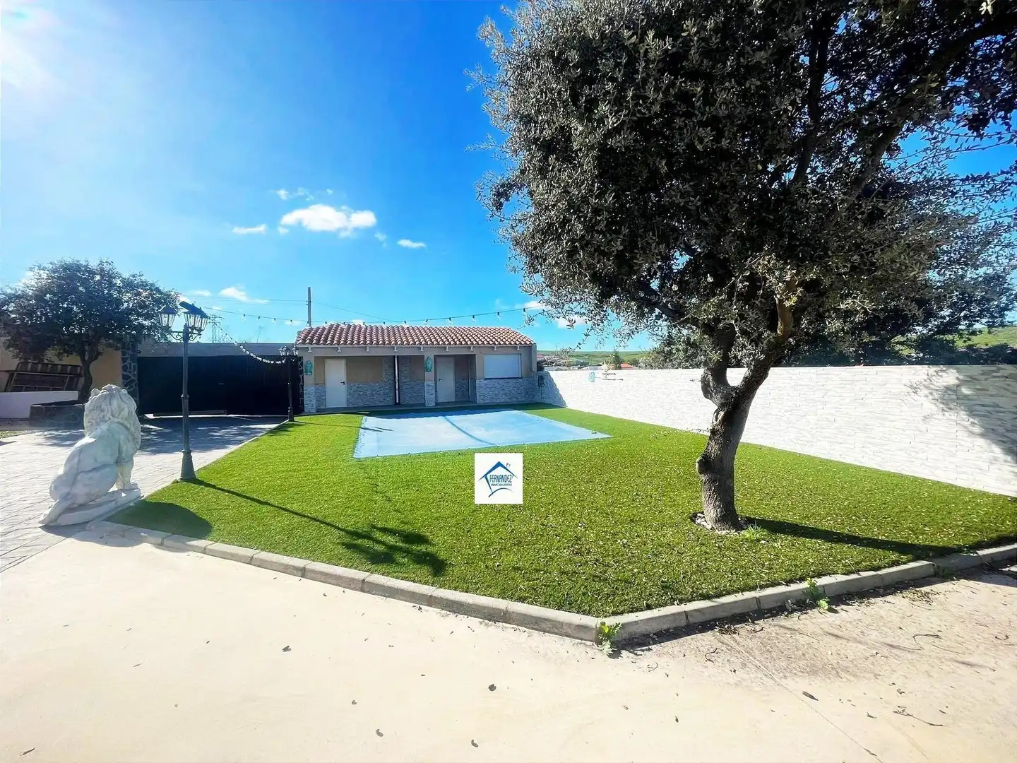 Vista exterior de Casa o chalet en venta en Cáceres con Aire acondicionado, Piscina y Amueblado