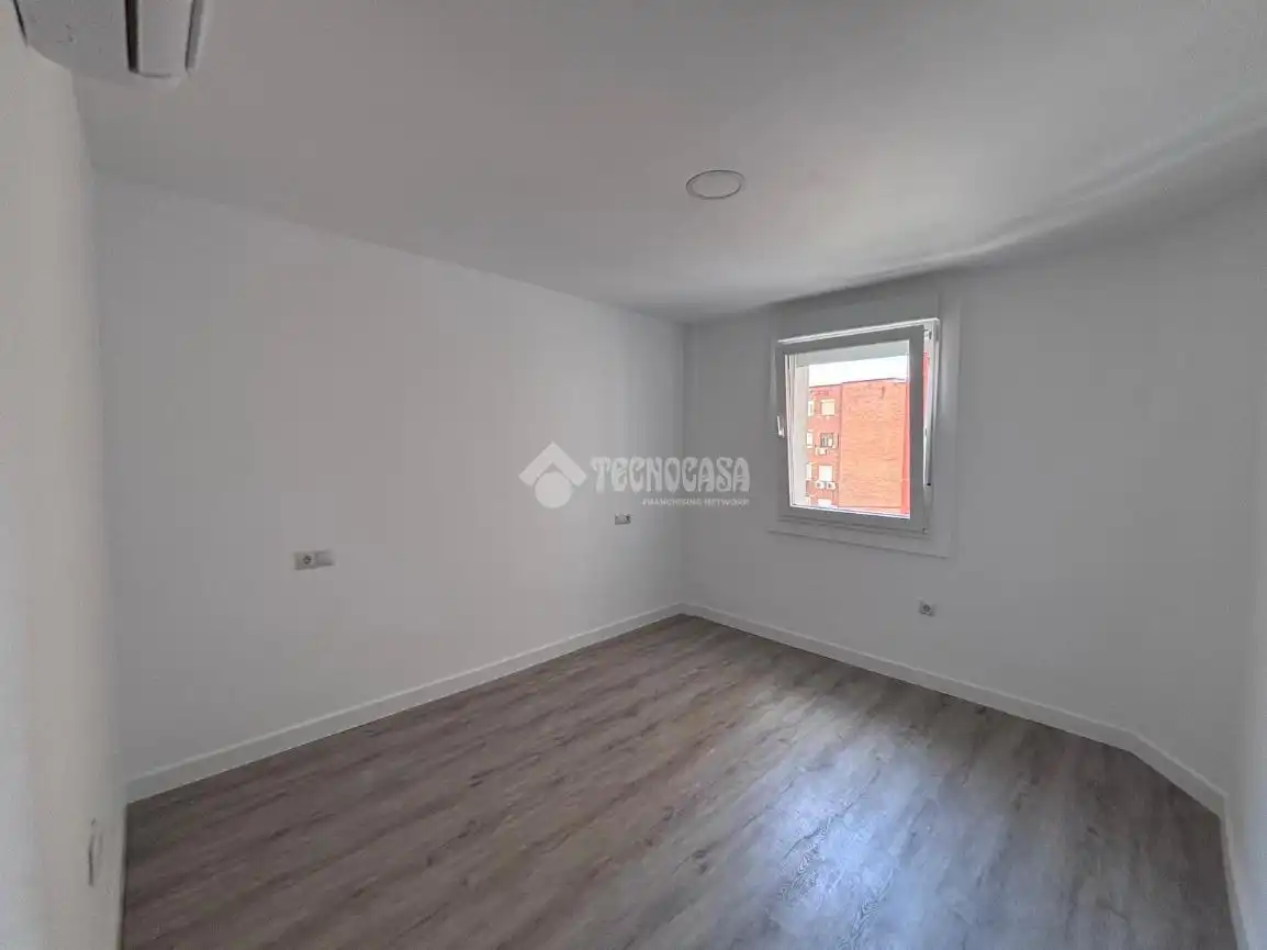 Bedroom of Flat for sale in Madrid