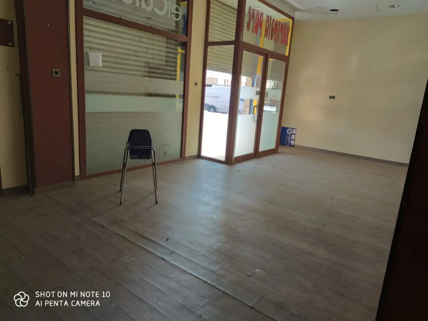 Local en venda en Cornellà de Llobregat amb Aire condicionat