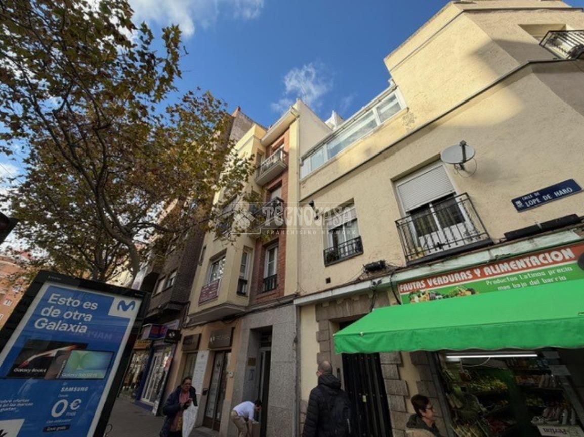 Vista exterior de Piso en venta en  Madrid Capital